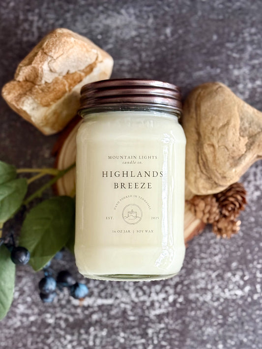 Highlands Breeze 16 oz candle