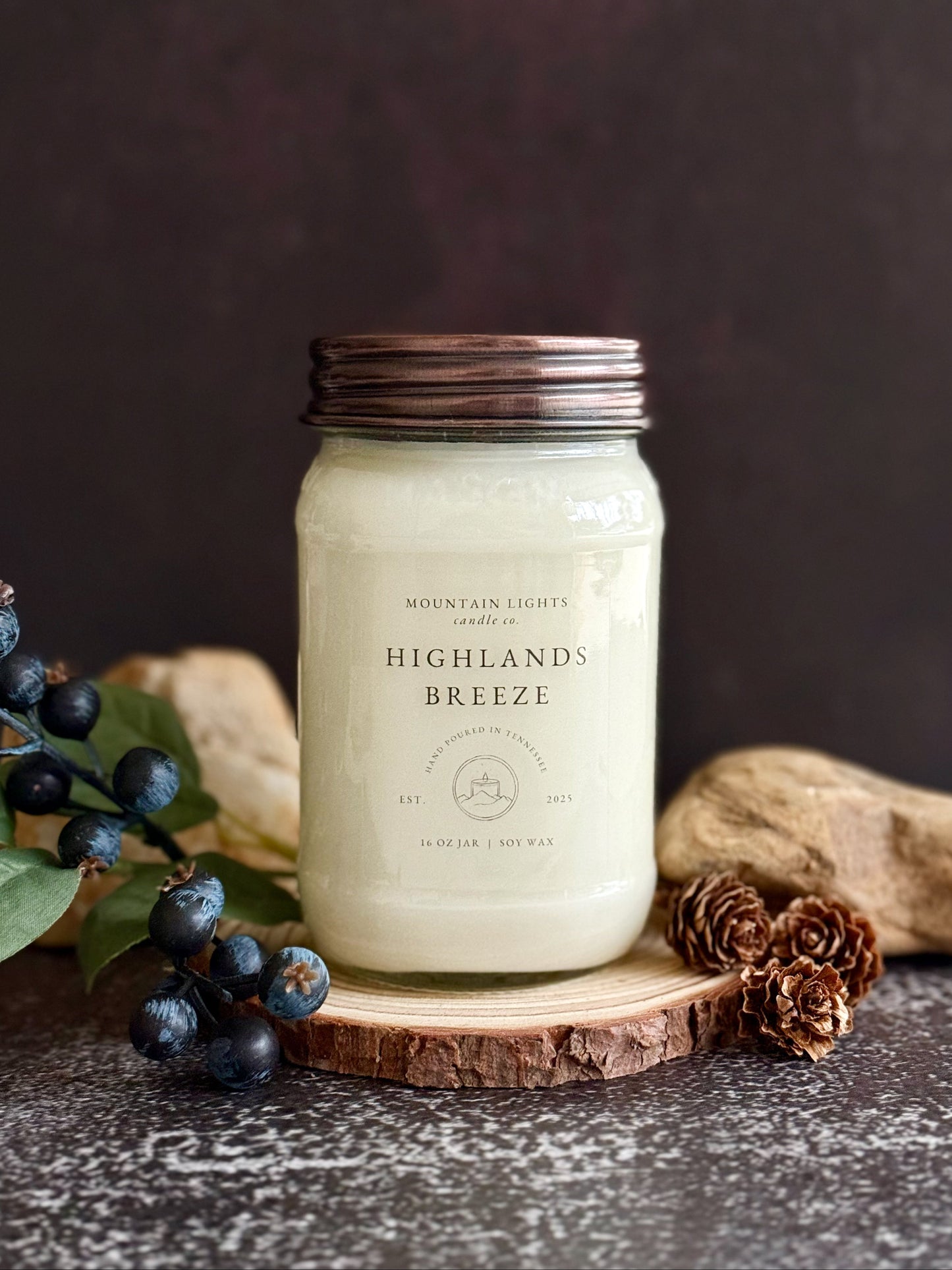 Highlands Breeze 16 oz candle