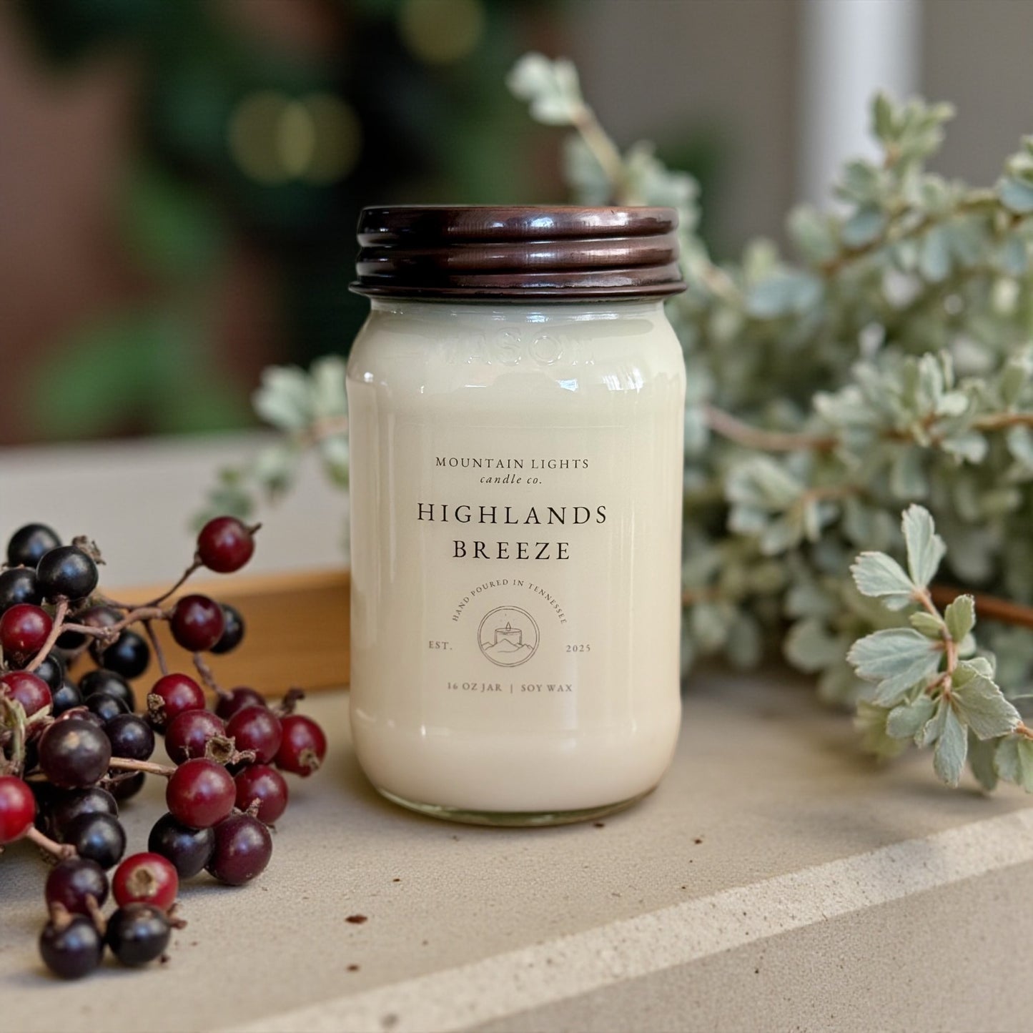 Highlands Breeze 16 oz candle
