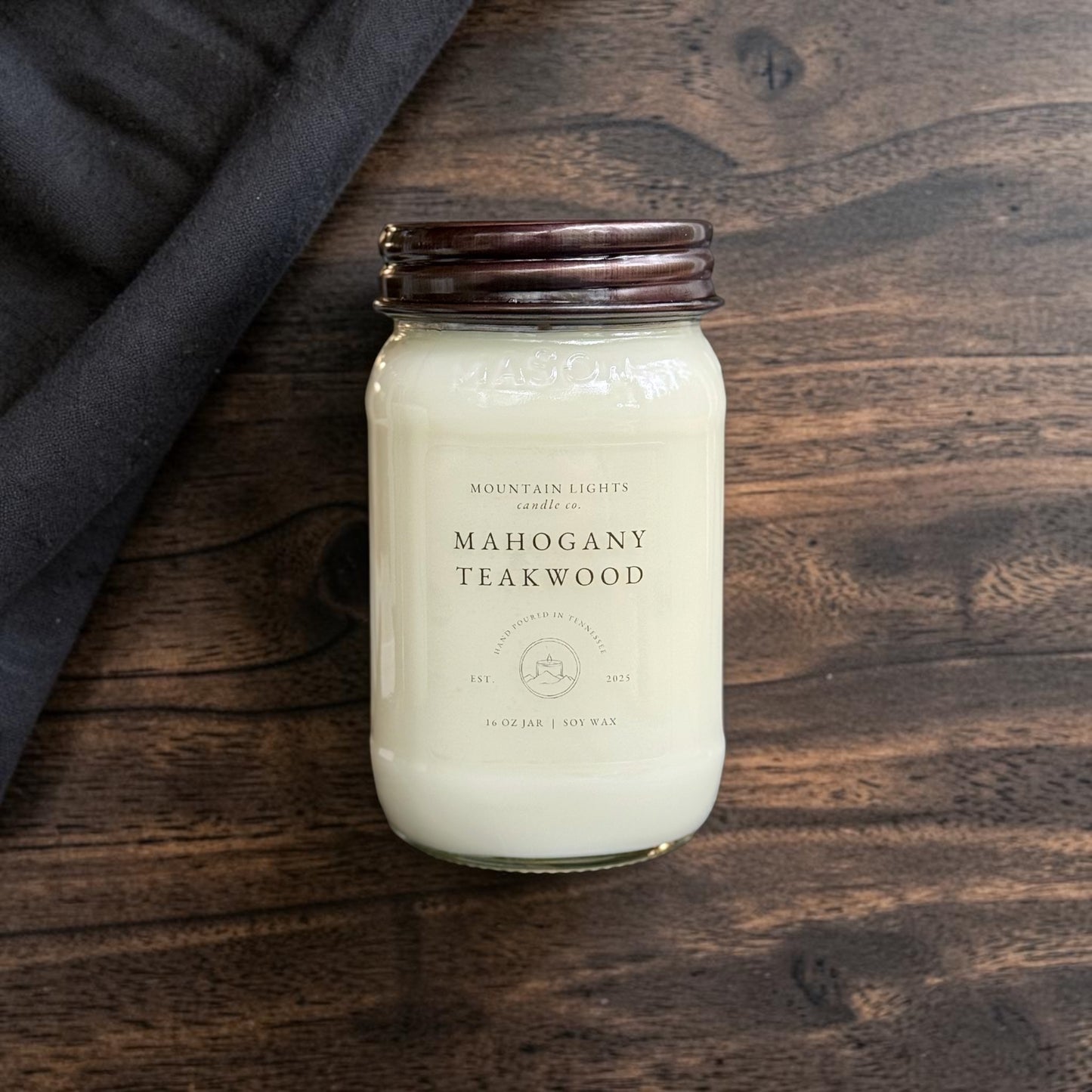 Mahogany Teakwood 16 oz candle