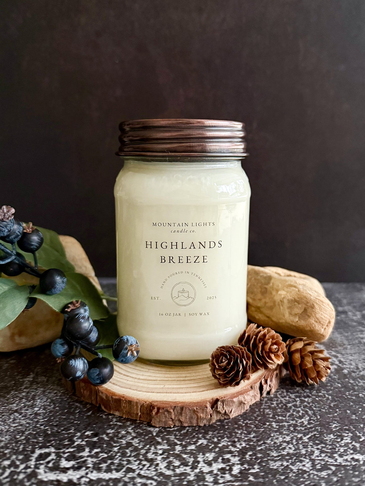 Highlands Breeze 16 oz candle