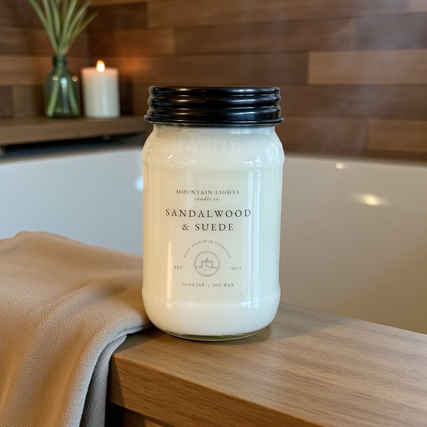 Sandalwood & Suede 16 oz candle