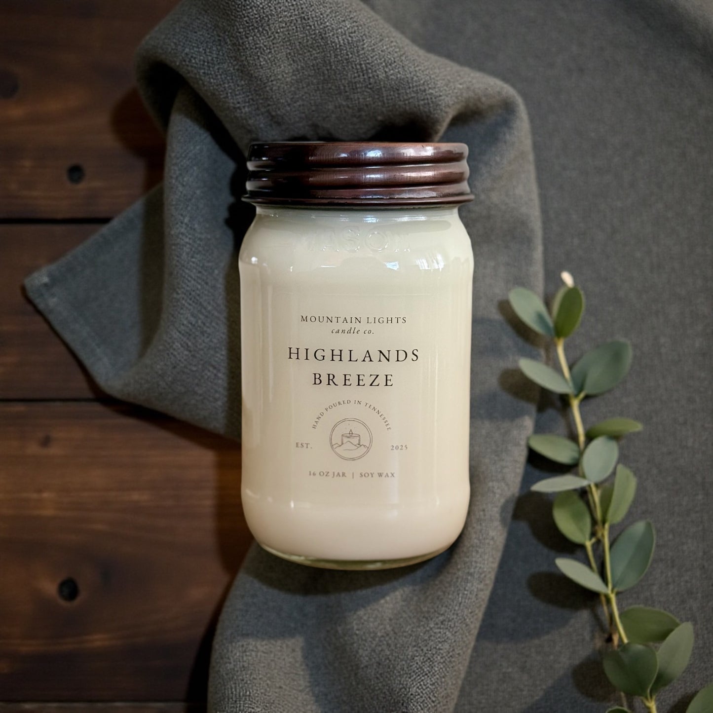 Highlands Breeze 16 oz candle