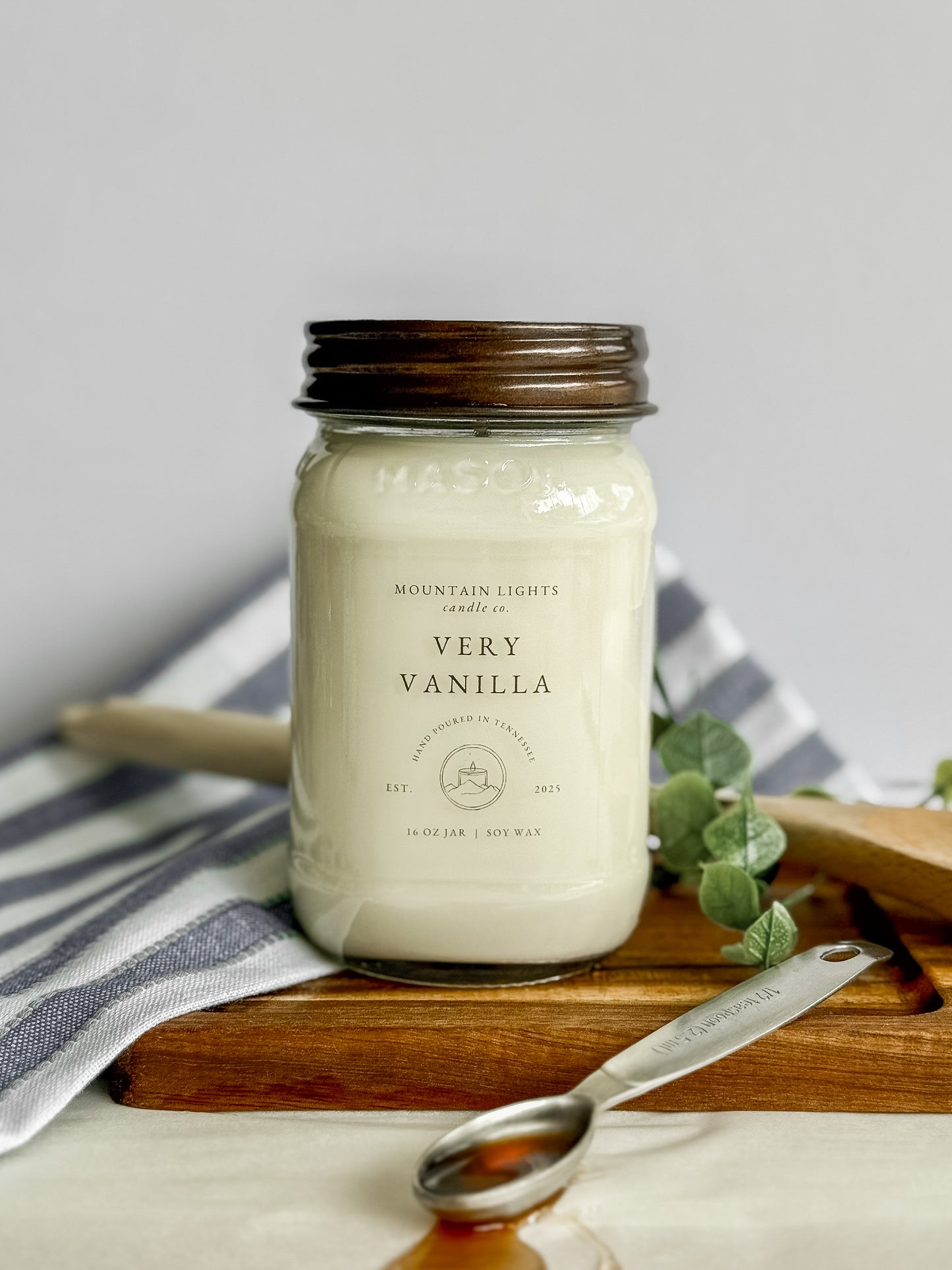 Very Vanilla 16 oz candle